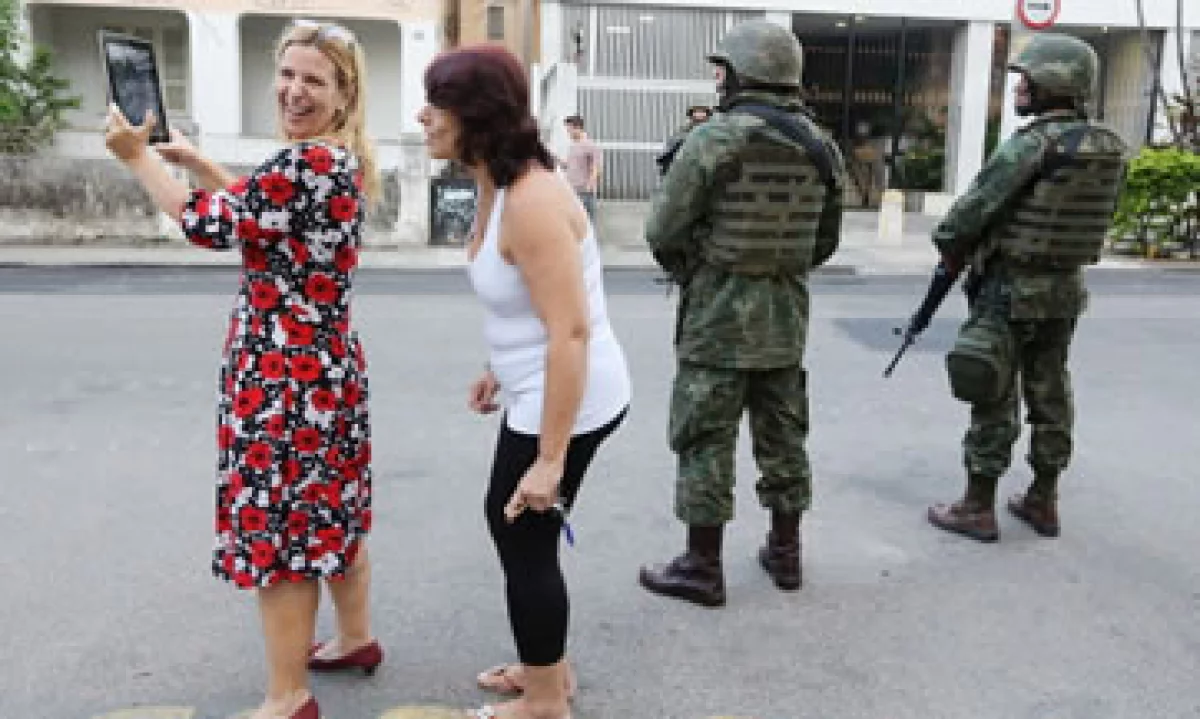 Los turistas tendrán el apoyo de policías y militares en las calles cariocas. (Foto: Getty Images)