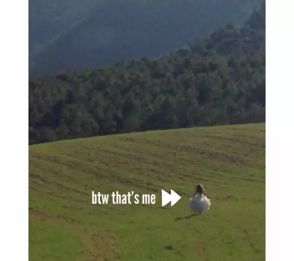 Ayer publicó esta imagen, en la que indicó bromista que la persona de la foto que apenas se aprecia es ella.