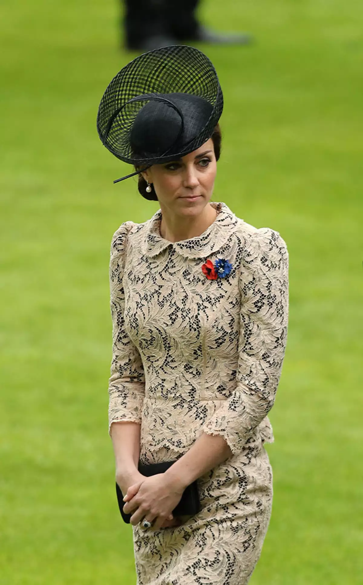 Aunque el encaje es de la misma empresa que hizo el de su vestido de novia, esta pieza no es de Alexander McQueen.