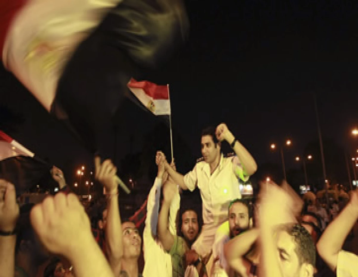 El ministro de Defensa, Abdel-Fatah El-Sisi, anunció la deposición de Mohamed Morsi como presidente y que el jefe del Tribunal Supremo asumirá un mandato interino antes de convocar elecciones.