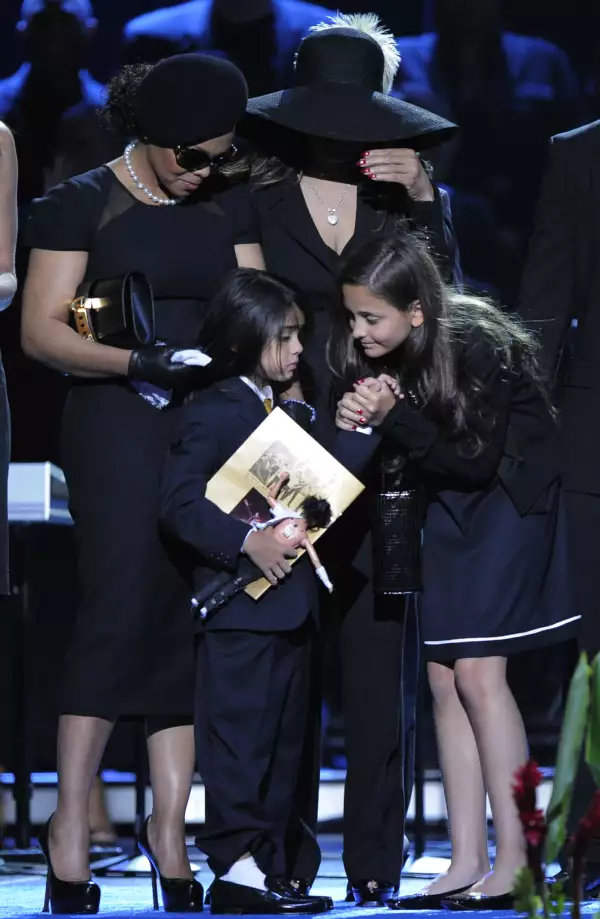 Memorial Service For Michael Jackson Draws Thousands Of Fans And Mourners