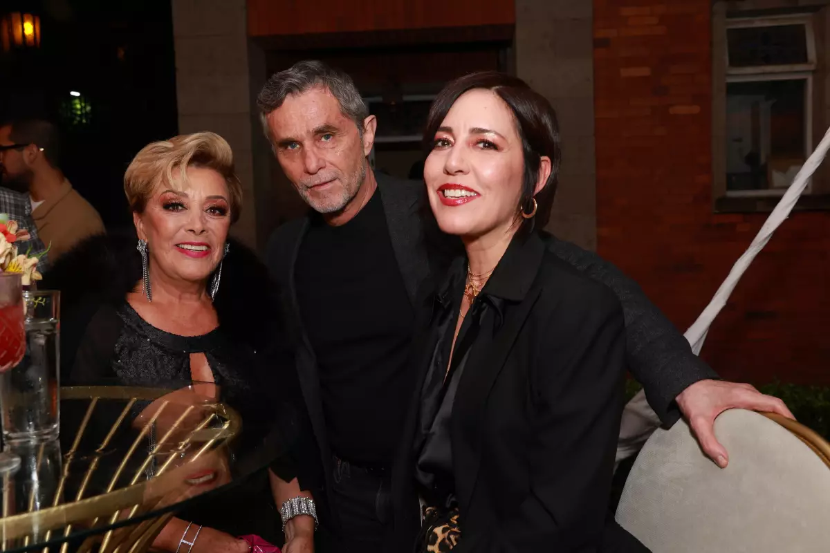 Sylvia Pasquel, Humberto Zurita y Stephanie Salas 