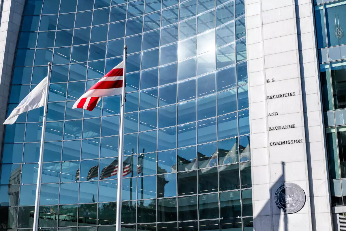 El jefe de la Comisión de Bolsa y Valores de Estados Unidos dijo que las empresas que planean debutar en Wall Street o emitir más acciones deberían hacerlo antes del viernes, el último día hábil antes de un posible cierre del Gobierno federal.
