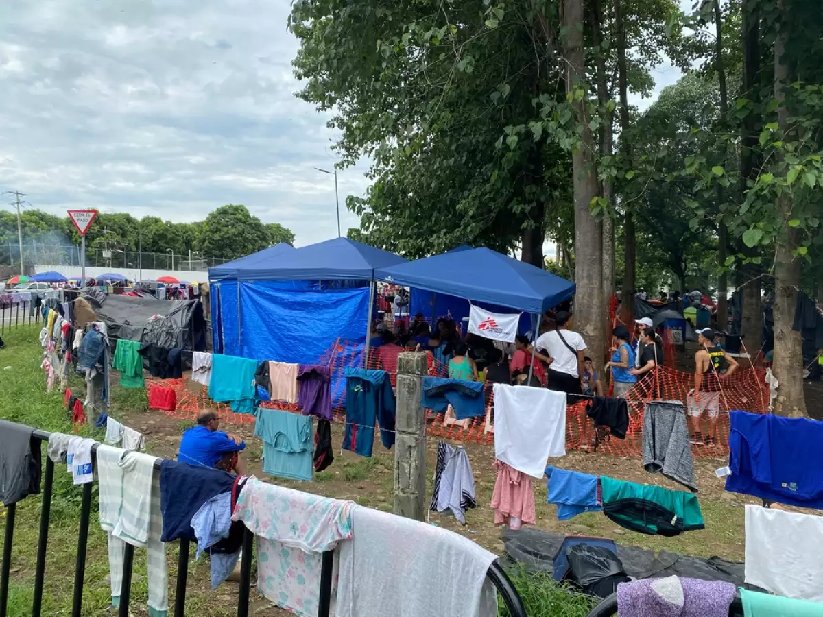 Clothes drying of migrants around the Viva México camp