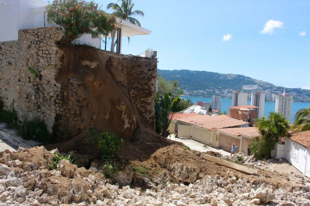 Diversas afectaciones después del sismo de 7.1 grados que ayer por la noche el puerto de Acapulco, en dónde solo sé reporta la muerte de una persona. La brecha sísmica de Guerrero aún genera incertidumbre. 