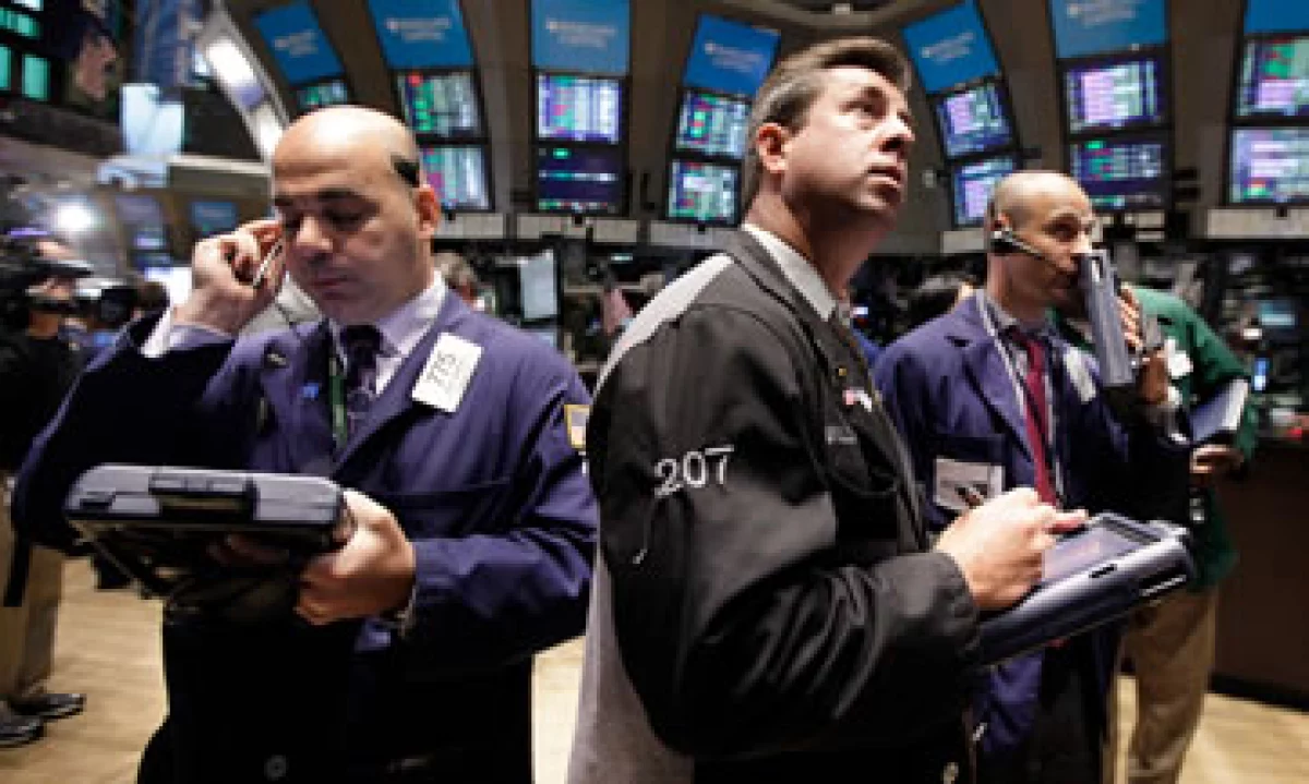 El petróleo y el peso se deslindaron de las ganancias que registraron otros mercados como Wall Street. (Foto: AP)