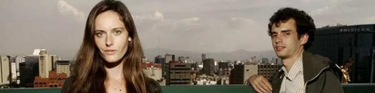Jonás nos recibió junto con su novia, Eireann Harper, en una exclusiva suite del hotel María Isabel Sheraton.