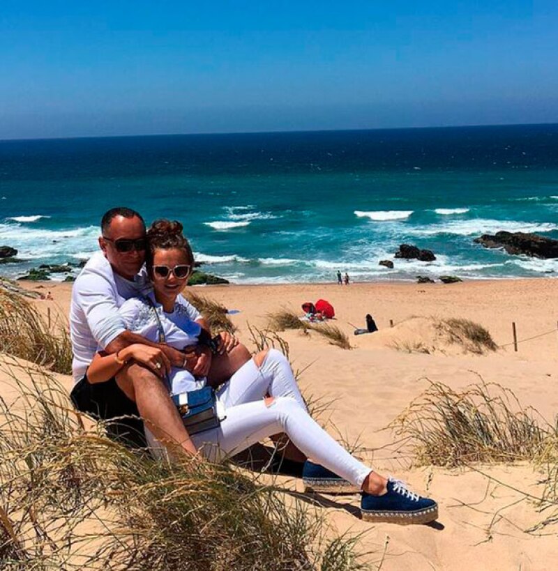 La pareja se muestra enamorada pese a las críticas por su boda.