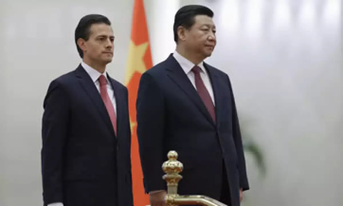 Enrique Peña Nieto viajó en noviembre a China donde su equipo discutió con funcionarios chinos la cancelación del tren México-Querétaro. (Foto: Reuters)