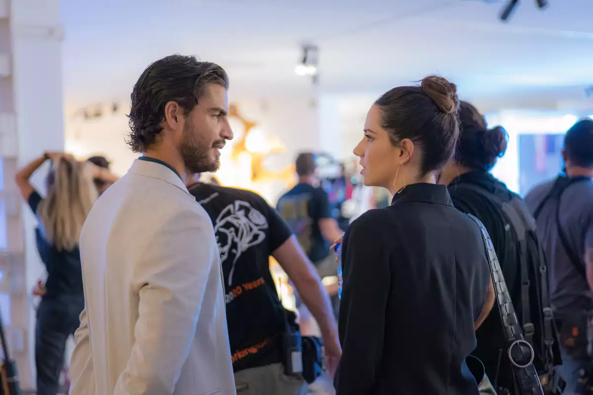 Maxi Iglesias  y Ximena Romo