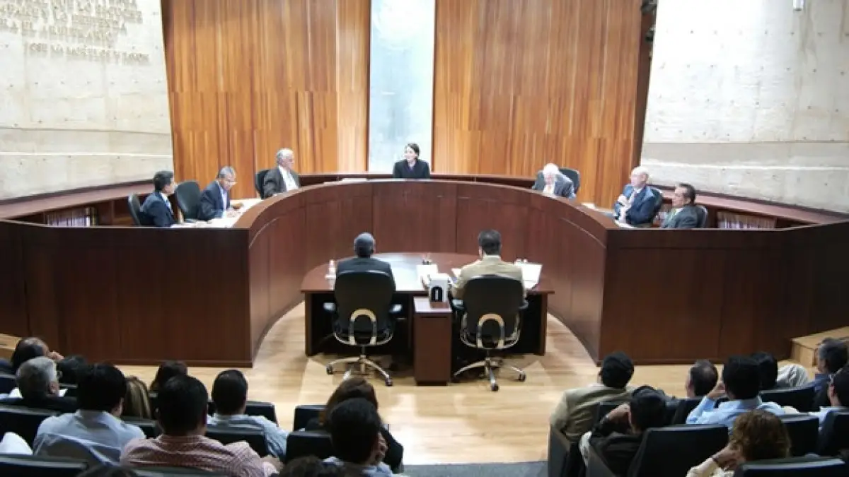 Magistrados electorales en sesión