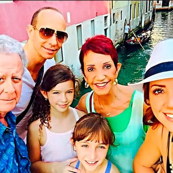 La familia disfrutó de una paseo en Góndola, obligado en toda visita a Venecia.