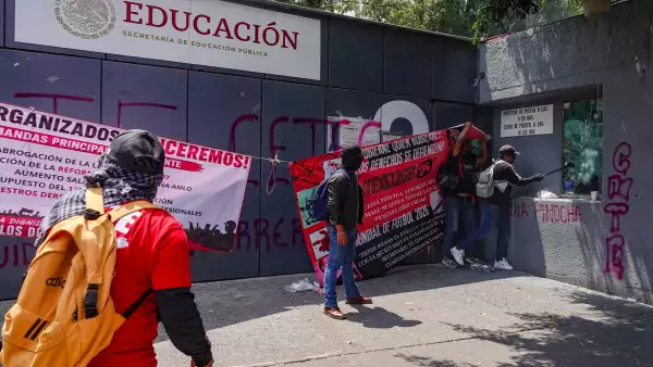 CNTE protesta SEP