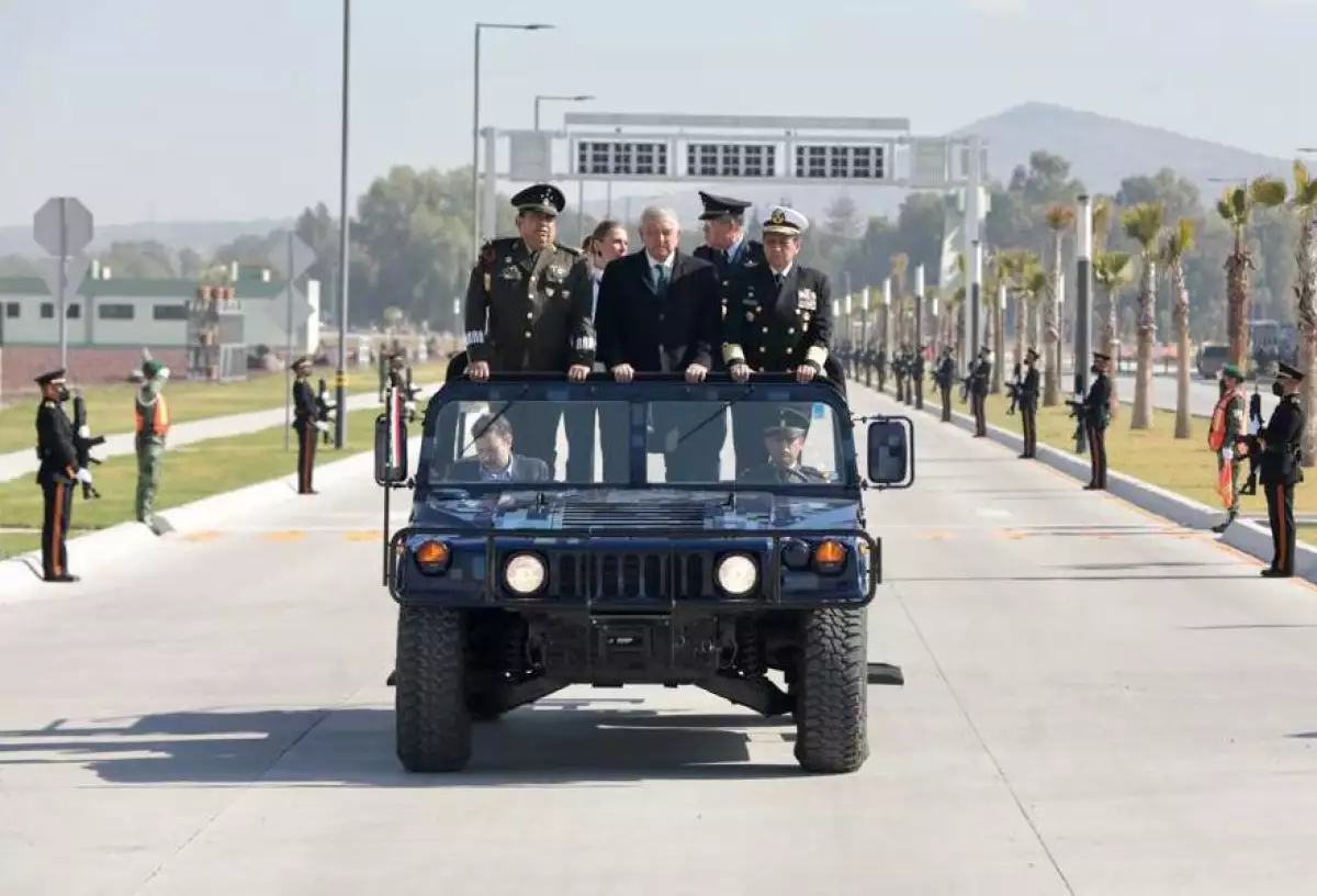 AMLO-Santa-Lucia-100222.jpeg