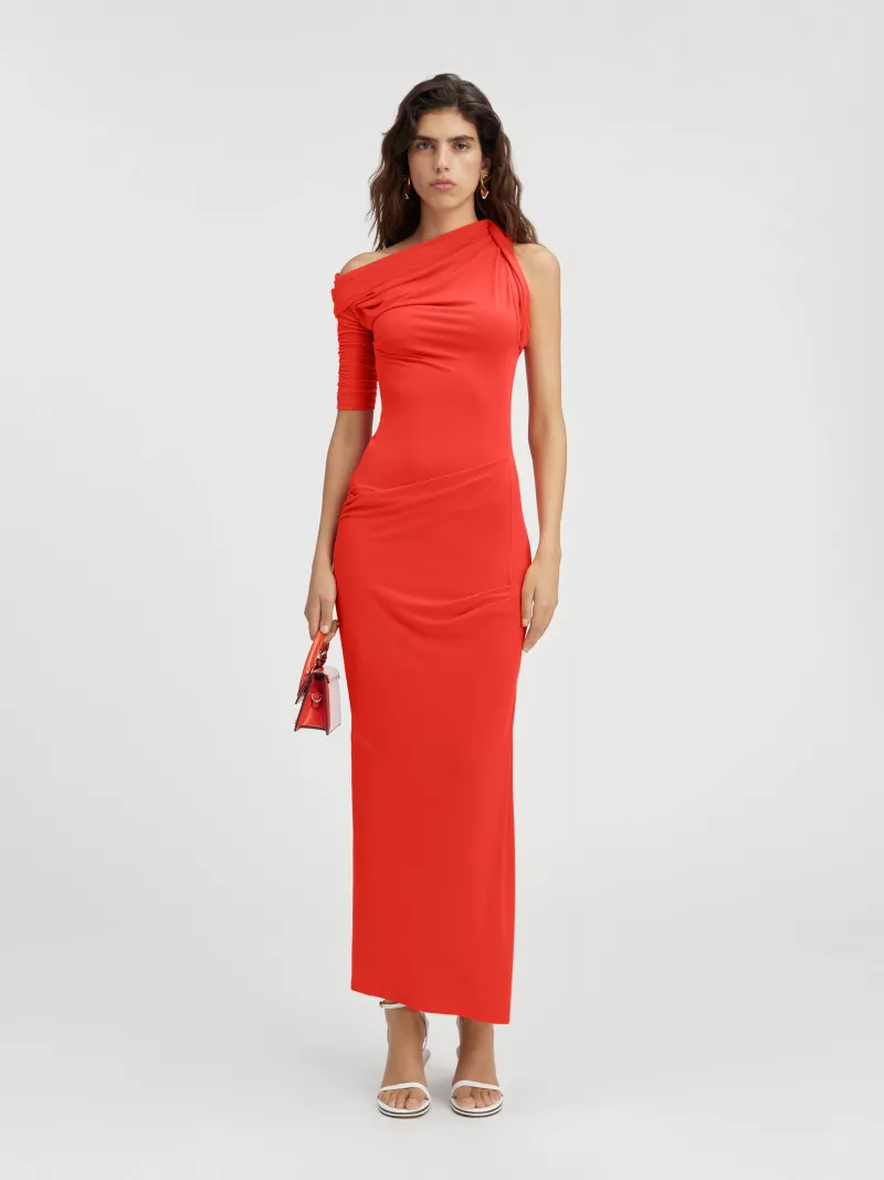 Jacquemus presenta una colección para novias y novios de todas las edades