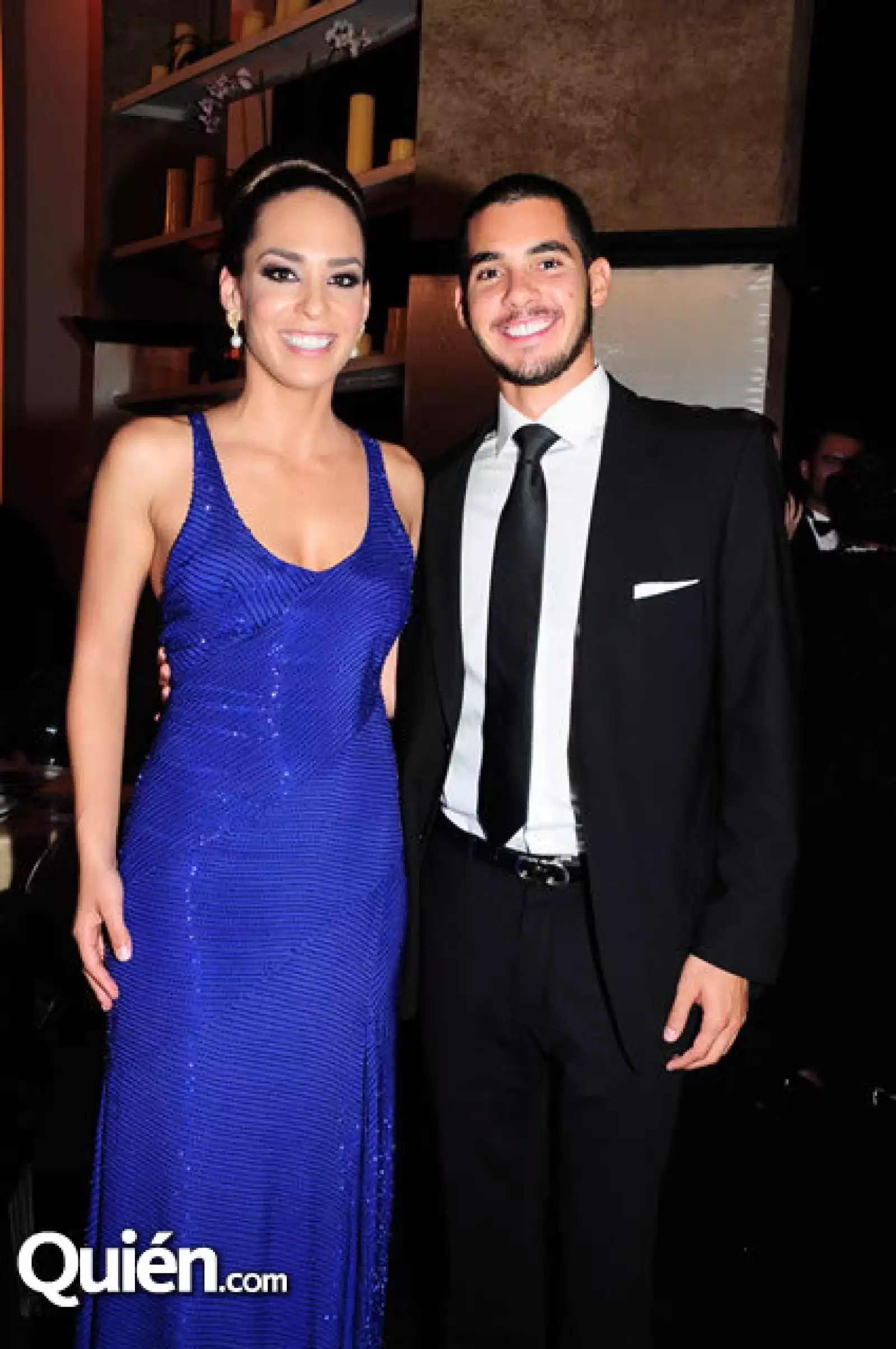 El azul es un color que no pasa de moda si sabes combinarlo, como lo hizo Ana Lanczyner.