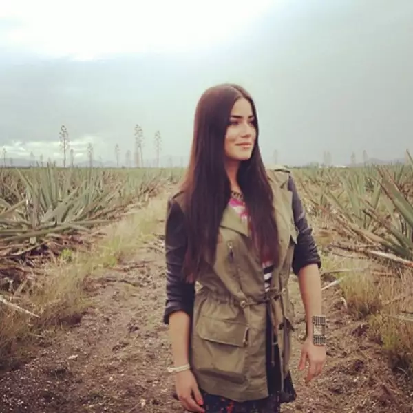 Esta casadora se le ve muy bien, pues la supo combinar con la blusa.