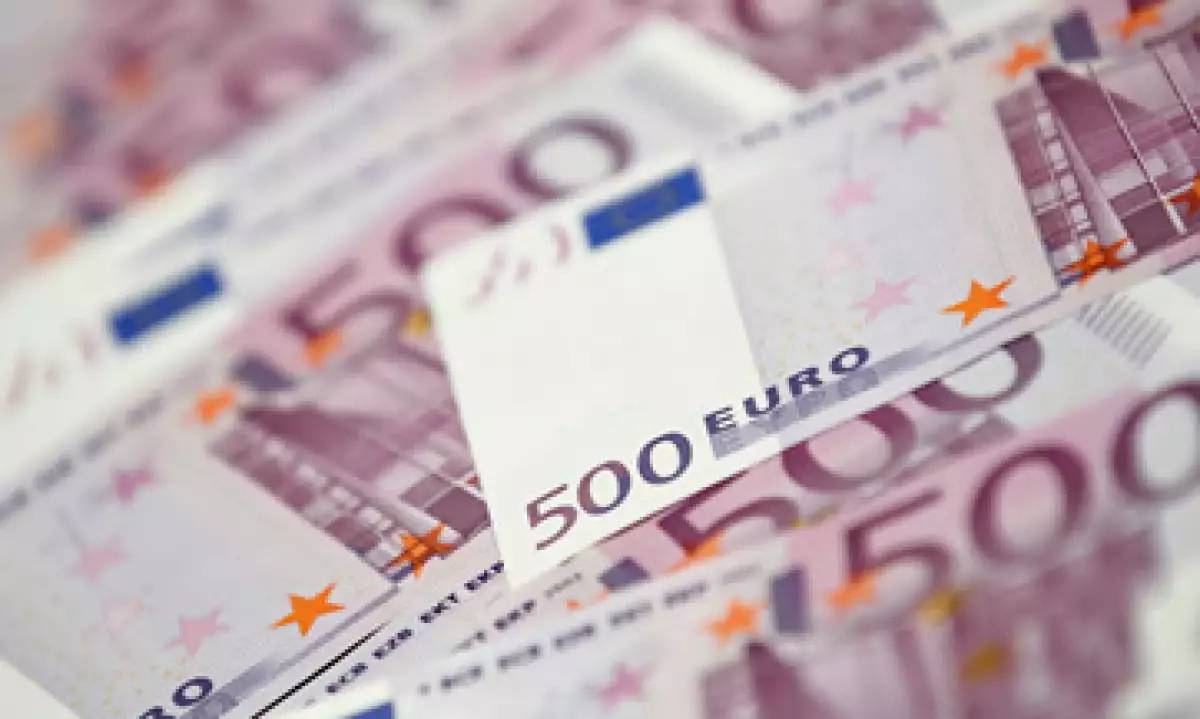 El euro también cayó contra la mayoría de las monedas por la inquietud sobre cómo los funcionarios enfrentarán la crisis de deuda. (Foto: Thinkstock)