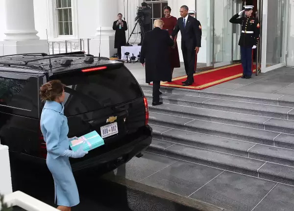 Melania llegando con Tiffany a la Casa Blanca