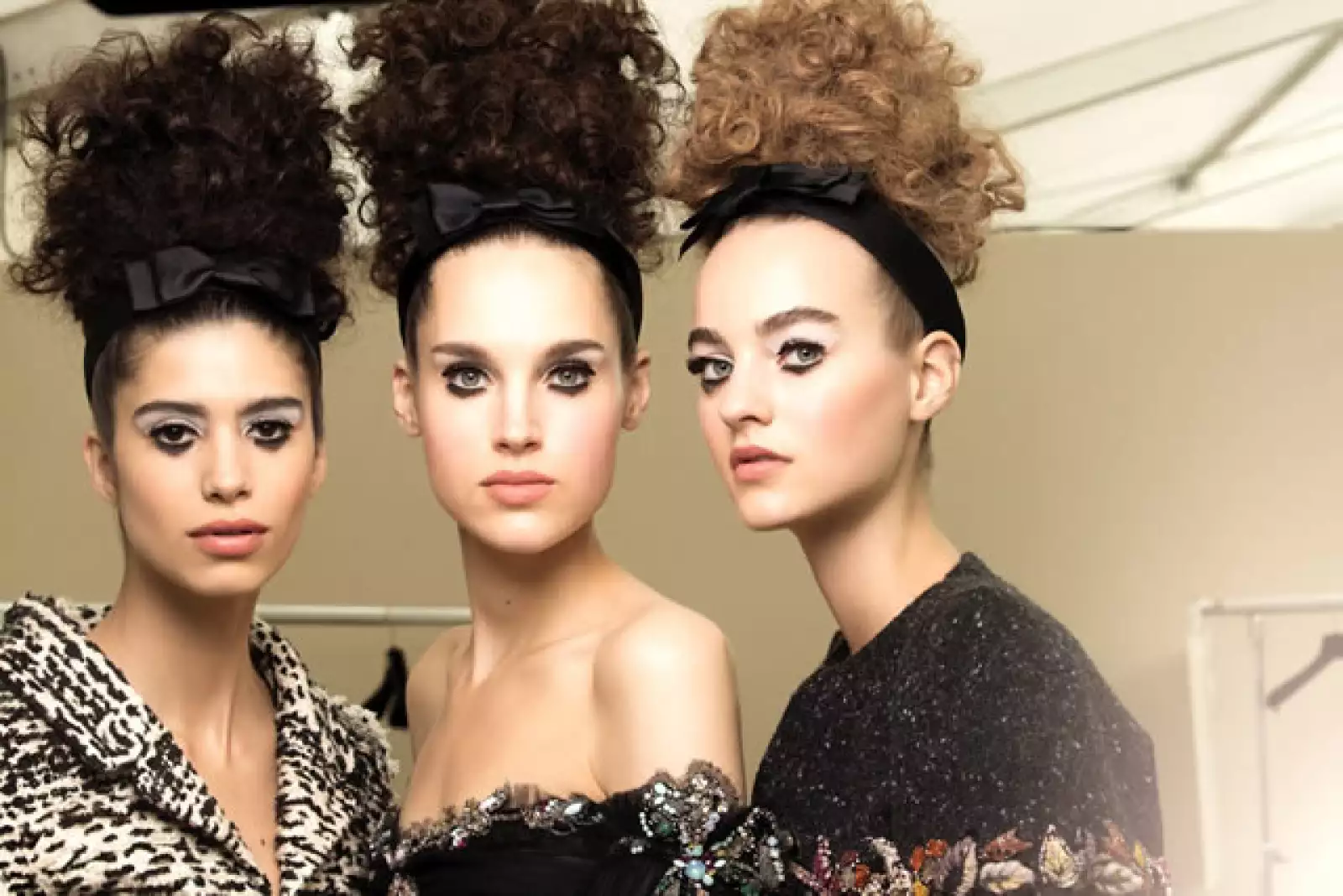 Sam McKnight fue el encargado del pelo, con un look de chinos altos.