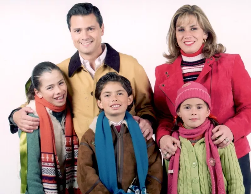 El precandidato del PRI a la presidencia aceptó durante una entrevista que le fue infiel a su fallecida esposa. Recordemos cómo fue su historia de amor.