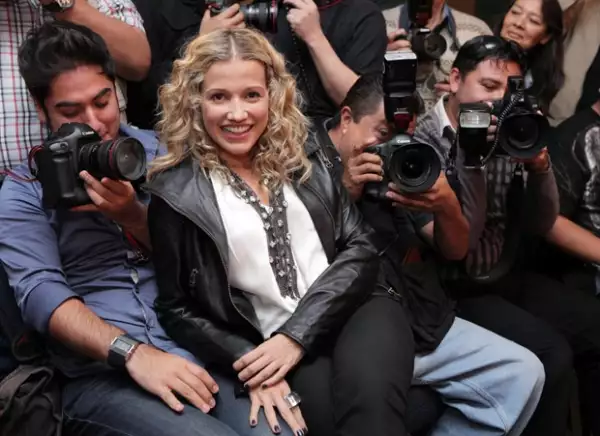 La artista colombiana convivió con la prensa de espectáculos, al término de su conferencia de prensa.