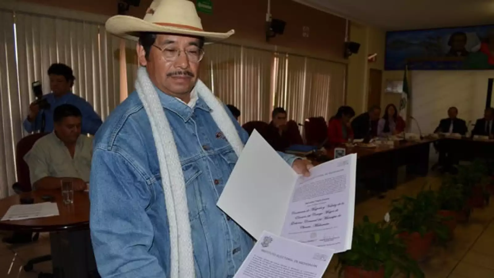 Autoridades electorales de Michoacán entregan constancias de mayoría