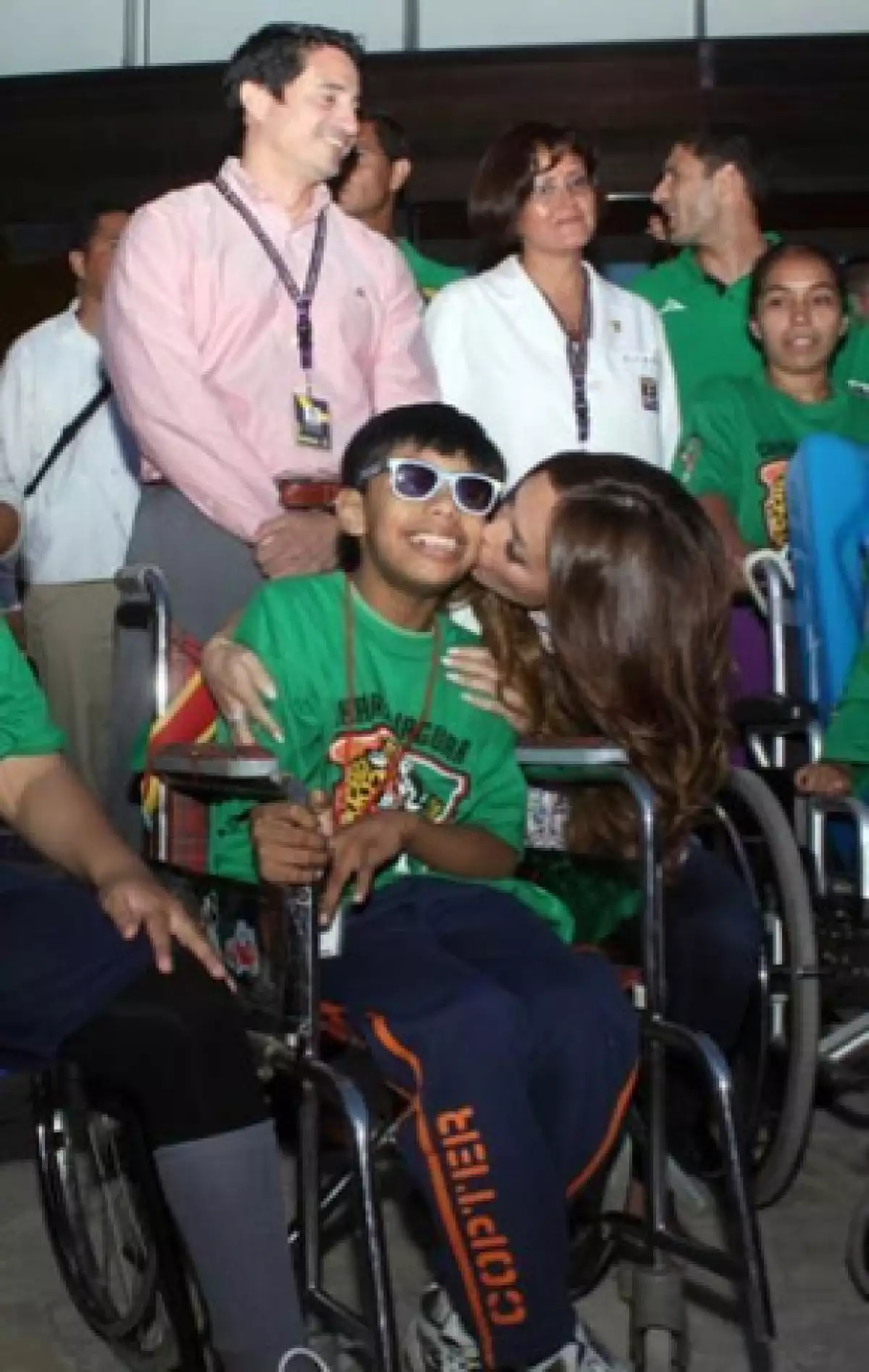 La pareja acudió al CRIT de Chiapas, donde convivieron con los niños que reciben terapia en dicho lugar. Ahí la actriz y el gobernador platicaron con los pequeños y sus familiares.