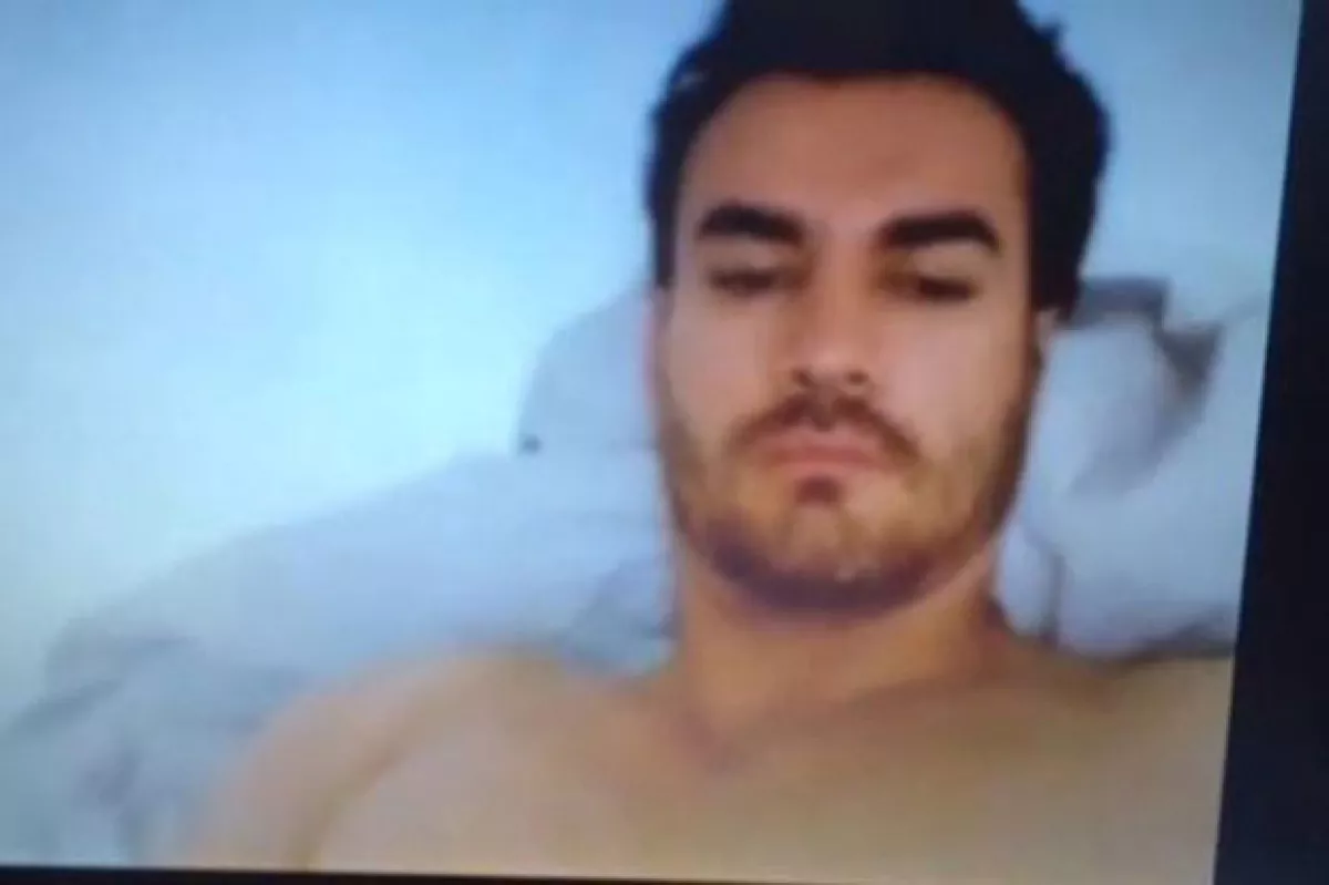 El actor no sabía que su ex novia estaba grabando sus momentos de intimidad.