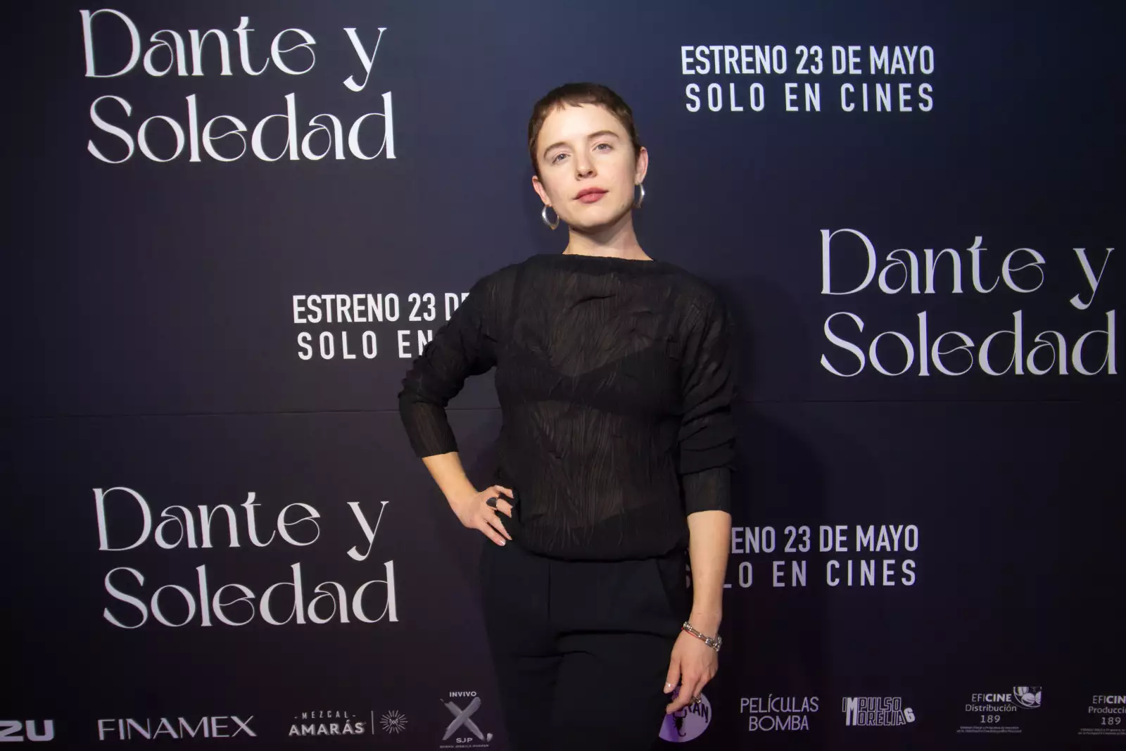 DANTE Y SOLEDAD ALFOMBRA ROJA