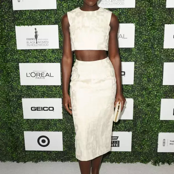 Lupita Nyongo ? Los colores vibrantes totalmente están a su favor, así que este diseño de Bouchra Jarrar sería perfecto para ella.