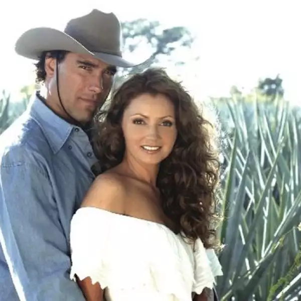 Sin duda `Destilando amor´ fue un gran éxito en su carrera, ha sido la última hasta el momento y es por ella que se le conoce como `La Gaviota´. Su galán fue Eduardo Yánez y terminó en septiembre de 2007.