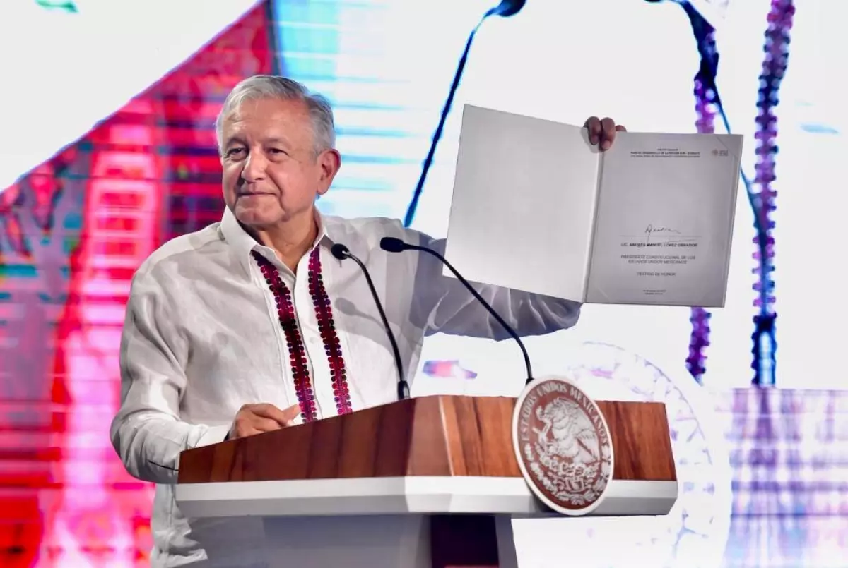 amlo-firma-pacto.jpeg