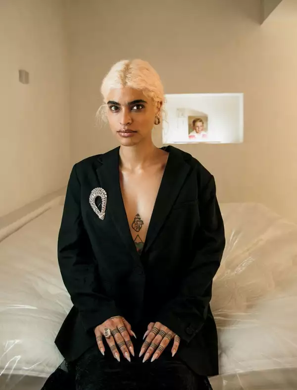 Foto: RWWWY para ELLE México agosto 2020; Estilismo: Raúl Álvarez; Modelo: Emne; Sandra Mansour x H&M