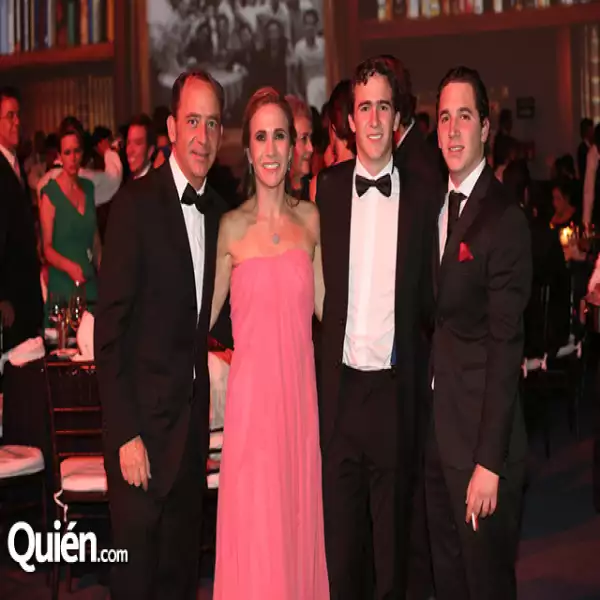 Óscar Cobar,Babriela Cobar,Rodrigo Cobar,Patricio Cobar