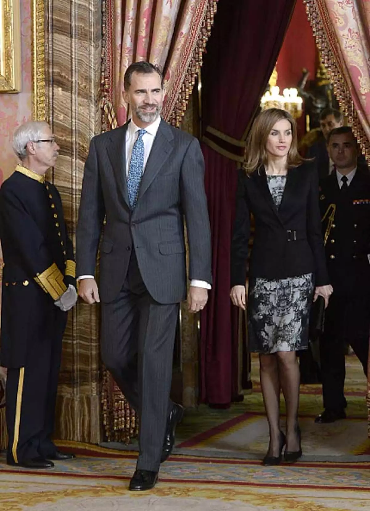 Los reyes combinaron muy bien sus looks.