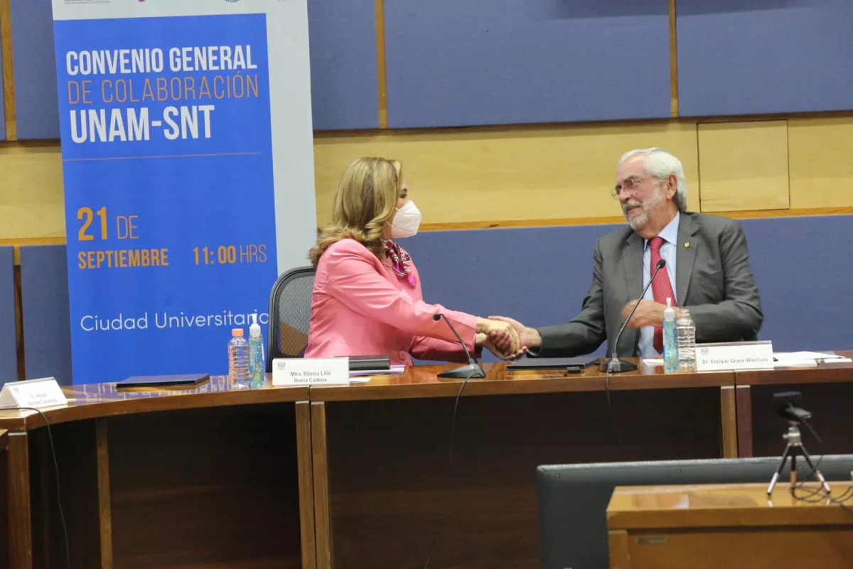 Firma del convenio entre el INAI y la UNAM.