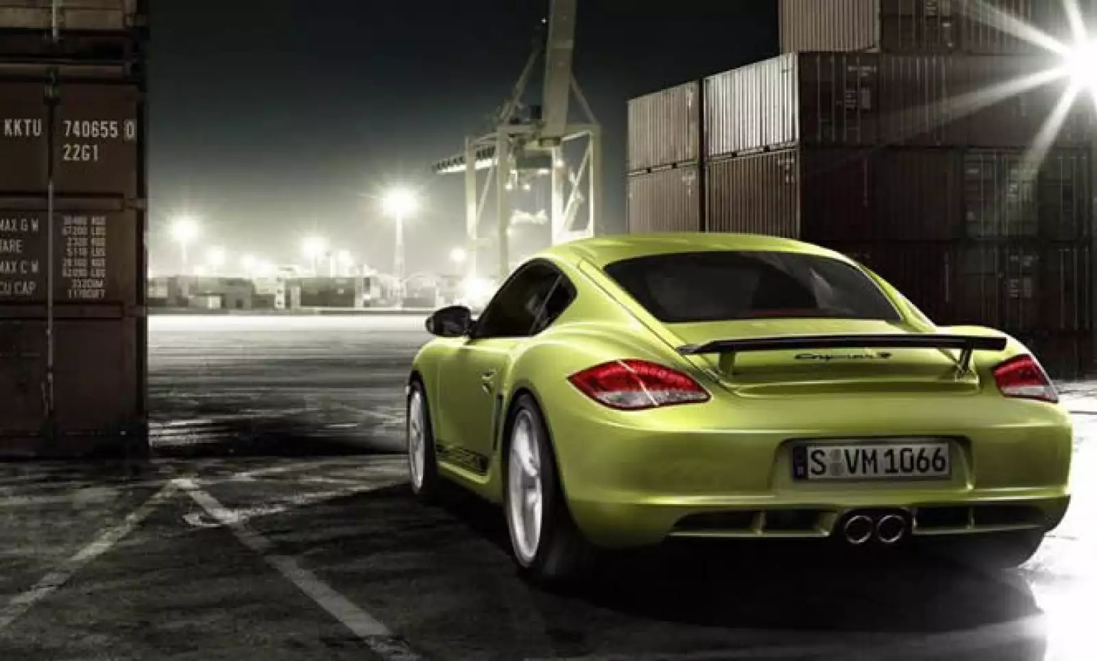 La velocidad máxima es de 282 km/h con la caja de cambios manual y 280 km/h con la PDK. El consumo medio oficial es de 9.7 l/100 km y de 9.3 l/100 km, respectivamente.