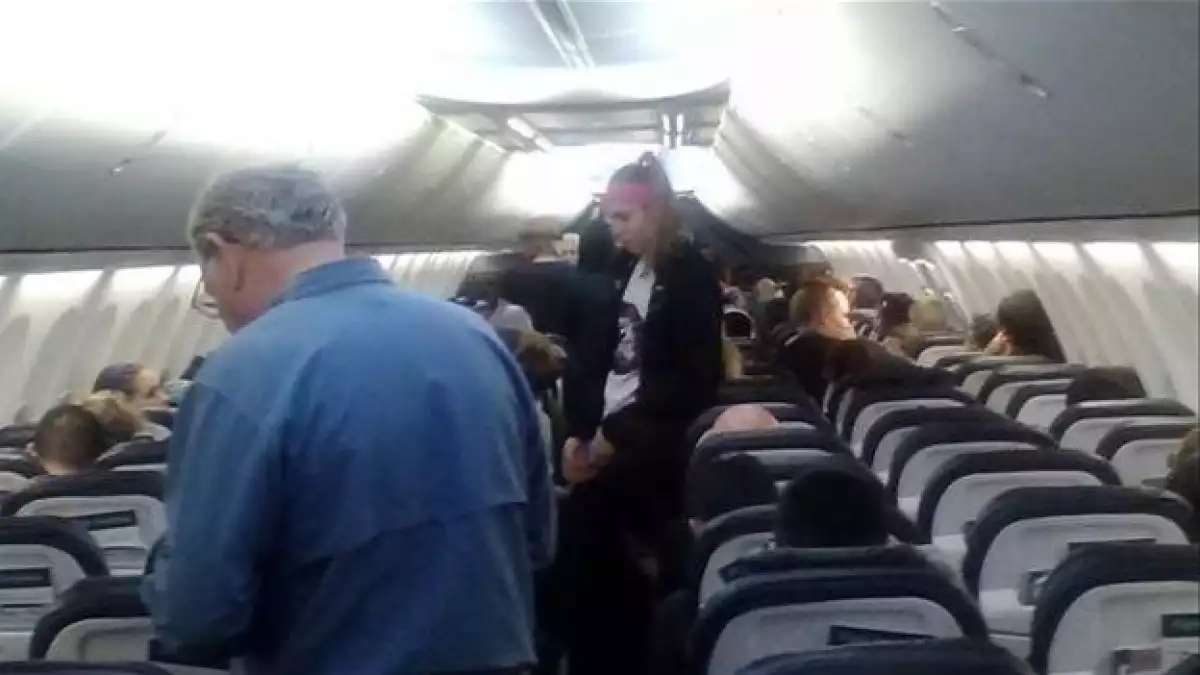 escorpion avion alaska airlines