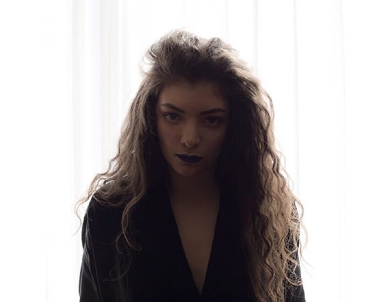 `Estoy muy emocionada por trabajar con MAC en esta línea de productos, que estoy segura usaré todo el tiempo´, firmó Lorde a The Cut.