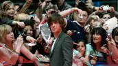 El actor logró su fama con High School Musical y hoy, además de ser un ídolo juvenil, ha conseguido varios protagónicos en el cine. Algunos dicen que es el nuevo Brad Pitt.