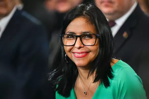 El presidente interino de Venezuela, Delcy Rodríguez, sonríe después de una sesión de la Asamblea Nacional en Caracas el 5 de enero de 2026.
