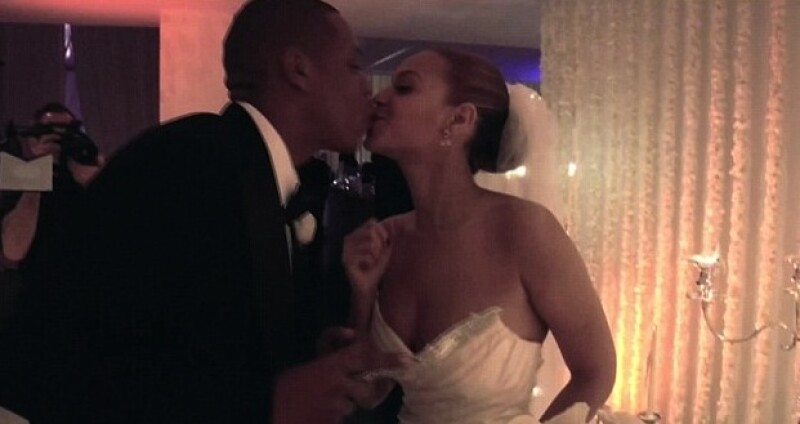 En el trailer de Lemonade aparece una imagen de la boda de Jay Z y Beyoncé, época en donde supuestamente el rapero cometió varias infidelidades.