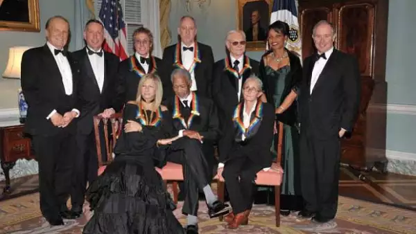 La cantante fue homenajeada en el Centro Kennedy y dijo que hubiera sido "encantador" poder recibir el premio cuando Barack Obama estuviera ya en la presidencia.