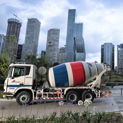 Vista de una revolvedora de cemento de CEMEX