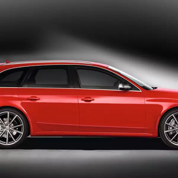 El tiempo de aceleración de esta pequeña camioneta es impresionante; sólo le toma 4.7 segundos para llegar a los 100 kilómetros por hora, mientras puede seguir acelerando hasta llegar a los 250 km/h.