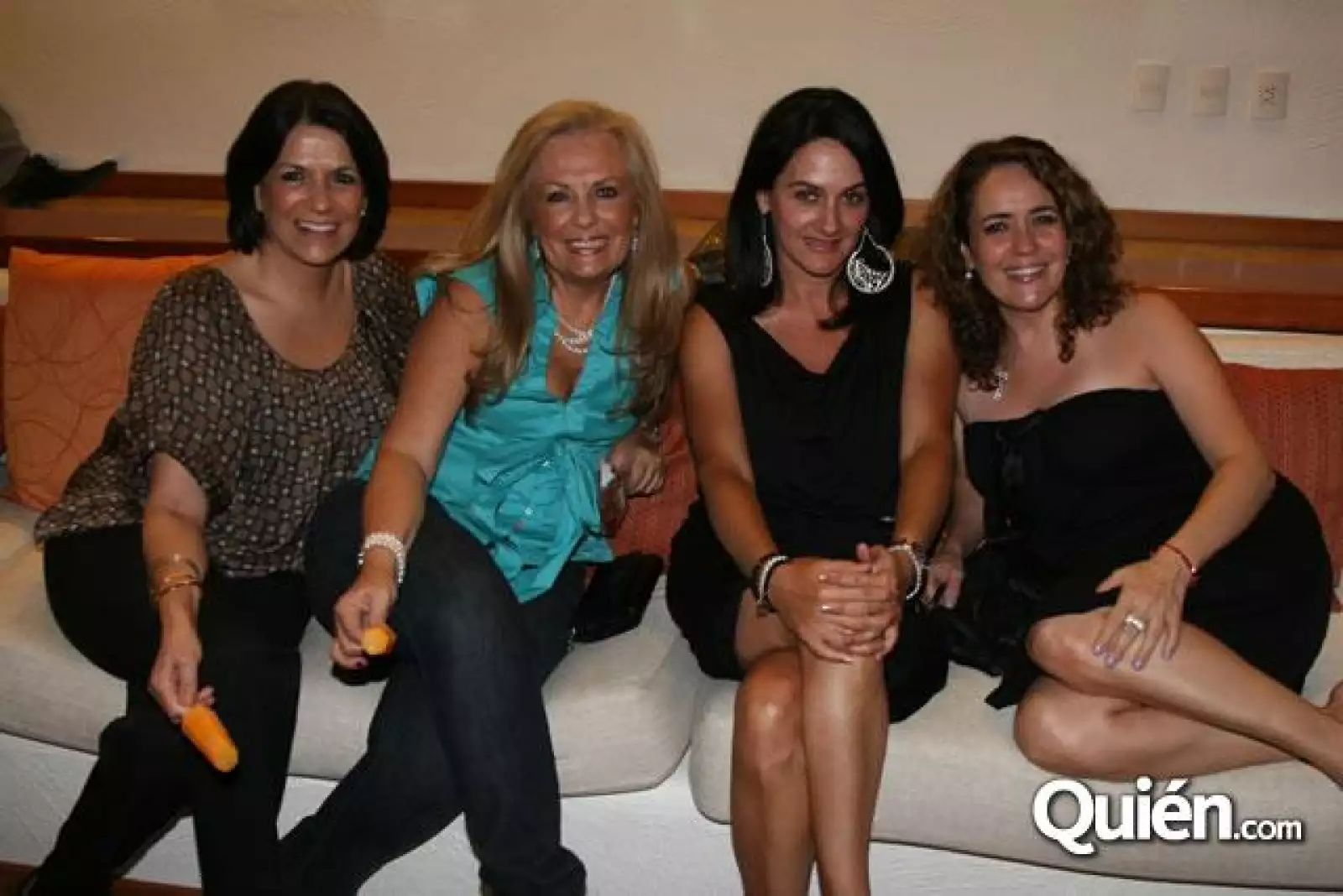 Fiesta de Fernando Lebrija por sus 2 diosas de plata