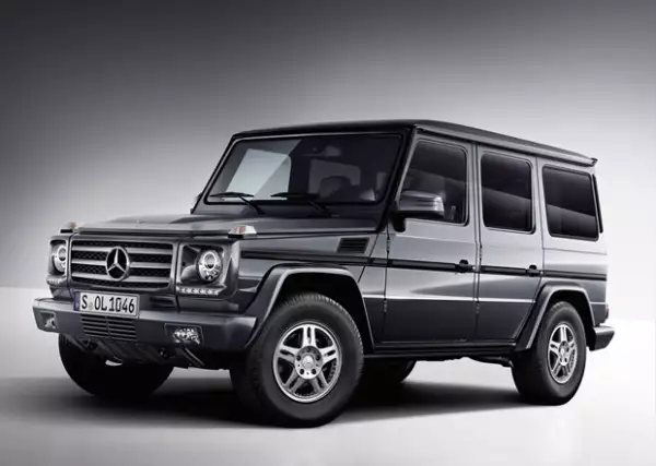 Ésta es la camioneta Mercedes que la joven obtuvo por su cumpleaños número 16.