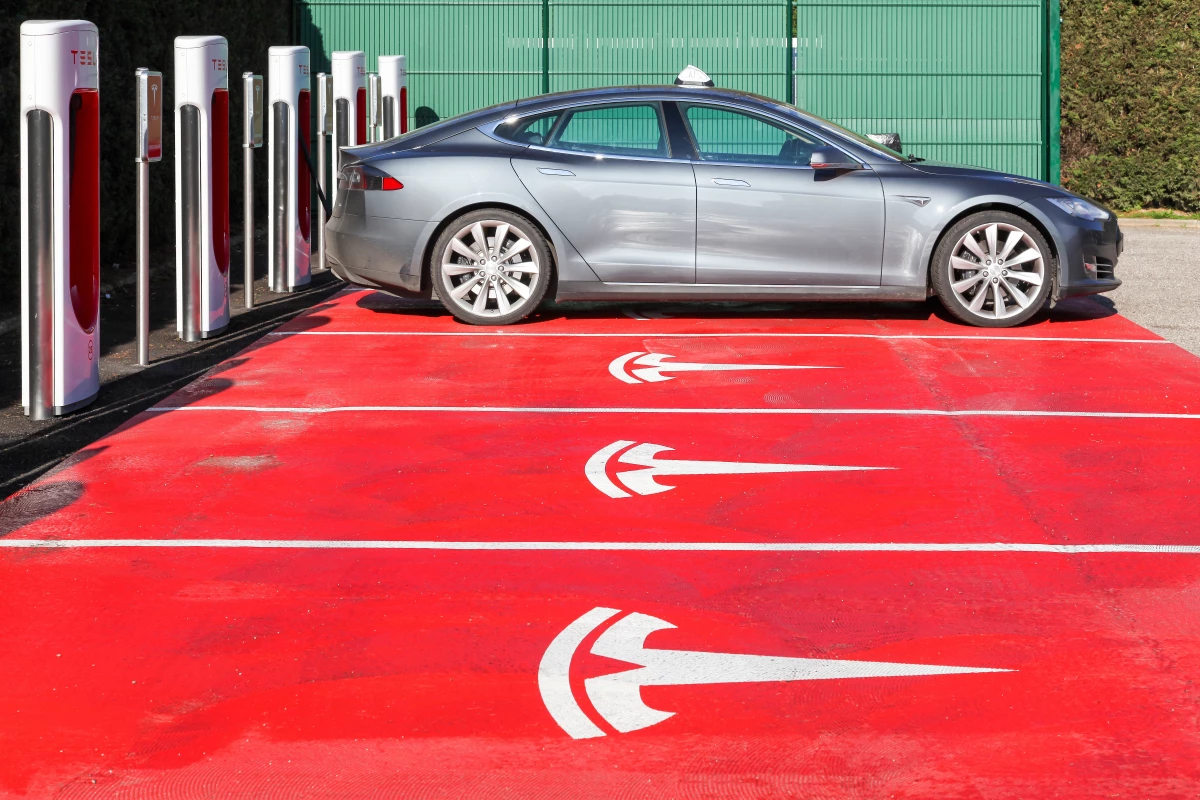 Tesla calienta motores