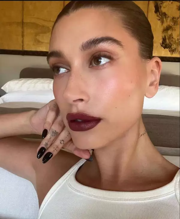 Hailey Bieber burgundy